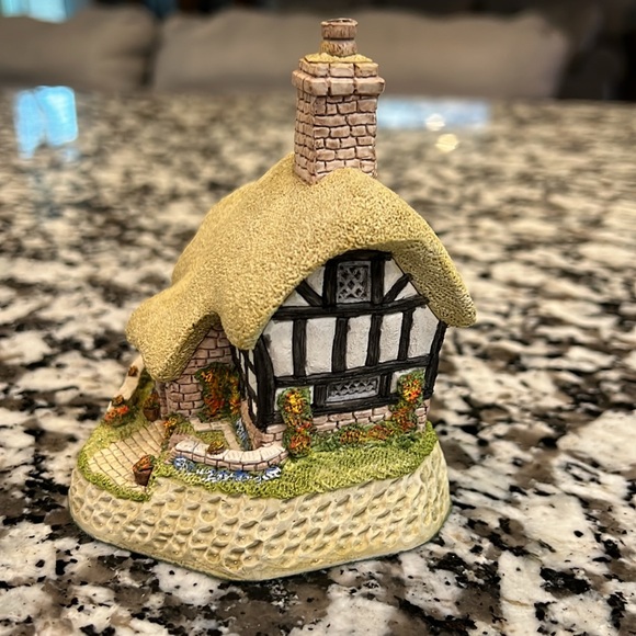 David Winter Cottages Blossom Cottage - Picture 3 of 11